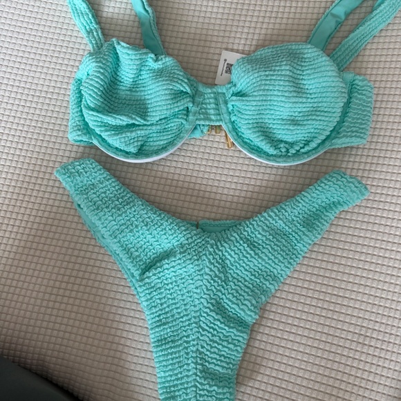 Brazilian bikini - Picture 2 of 2